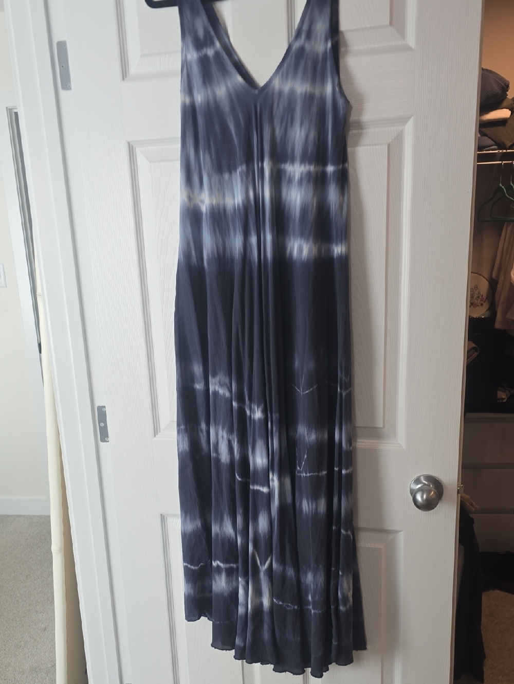 Tie-Dye V-Neck Maxi Dress in Navy and White